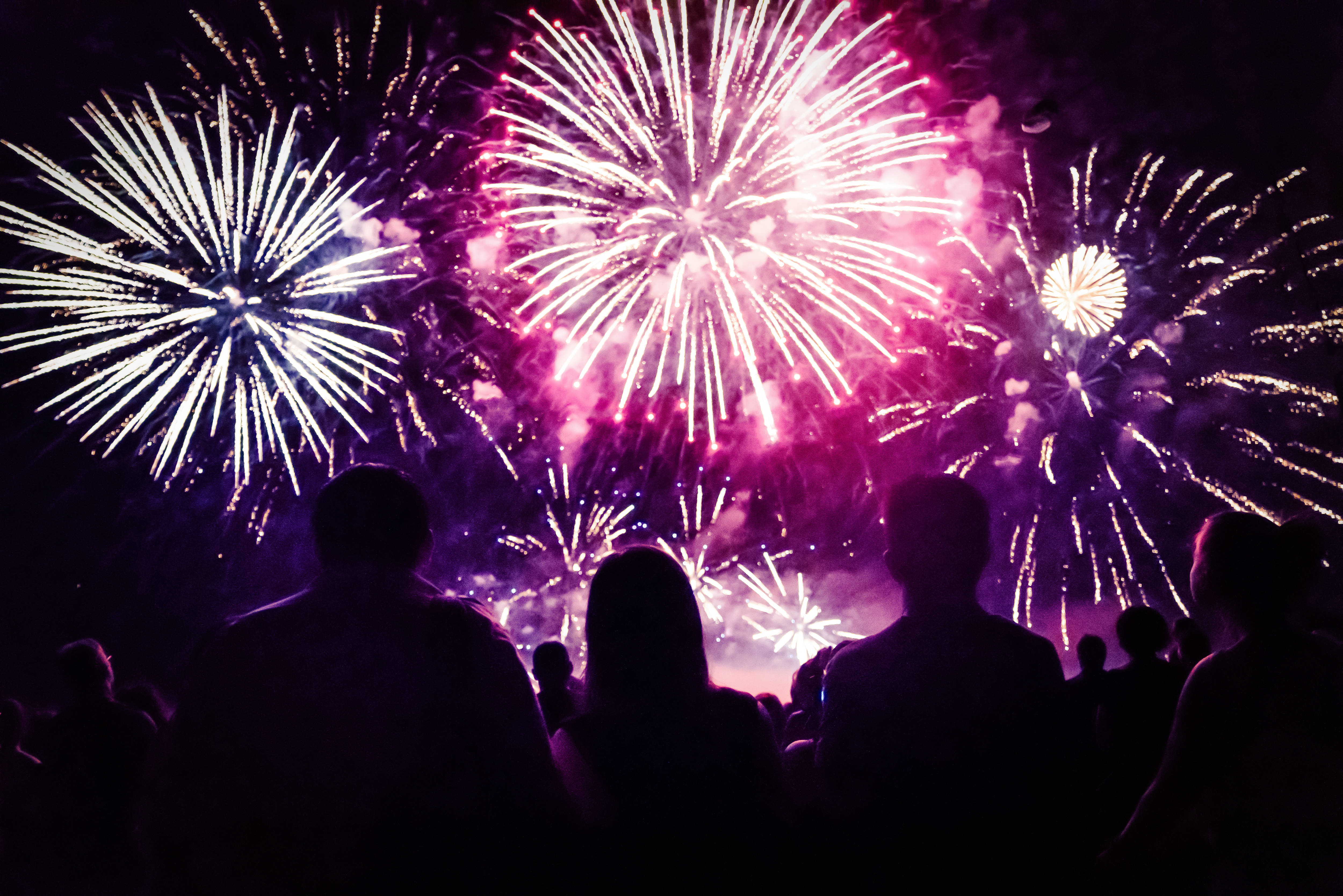new-year-concept-cheering-crowd-and-fireworks-CB8HD29